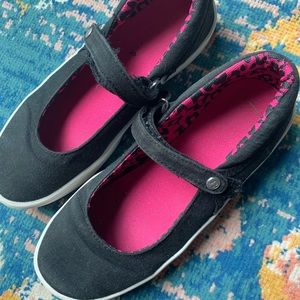 Girl’s Shoes size 4